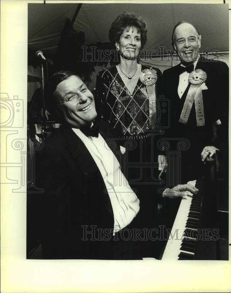 1985 Press Photo Pianist Peter Duchin and guests at the Zoobiliation Ball, Texas- Historic Images