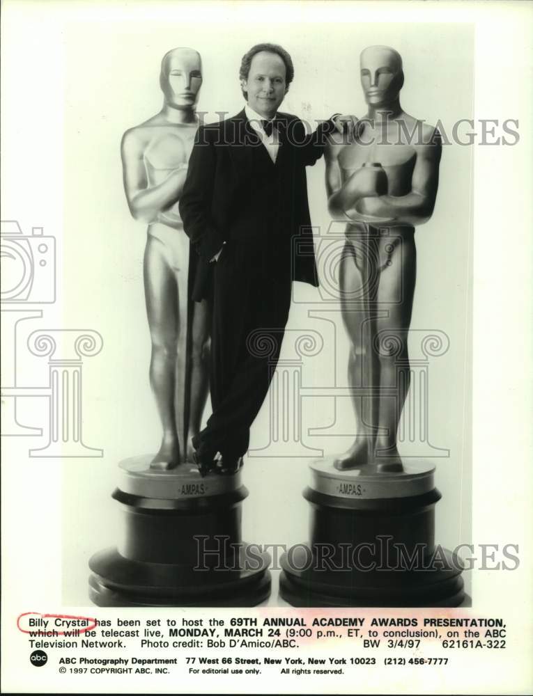1997 Press Photo Billy Crystal, Host of Television's Annual Academy Awards- Historic Images
