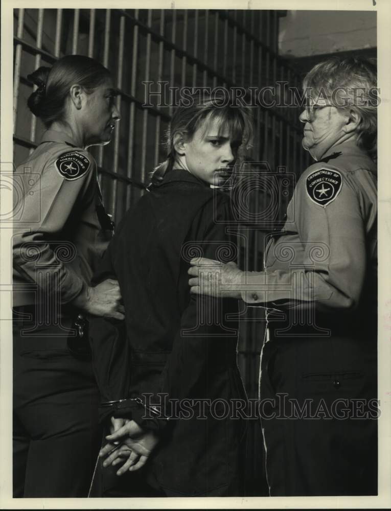 1990 Press Photo Juliette Lewis and co-stars in scene from &quot;Too Young to Die?&quot;- Historic Images