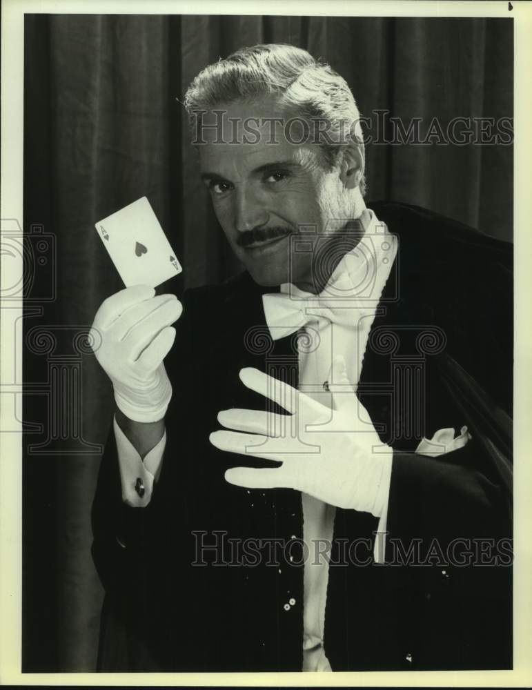 1985 Press Photo .Alexander Blacke, Master Illusionist on &quot;Blacke&#39;s Magic&quot;- Historic Images