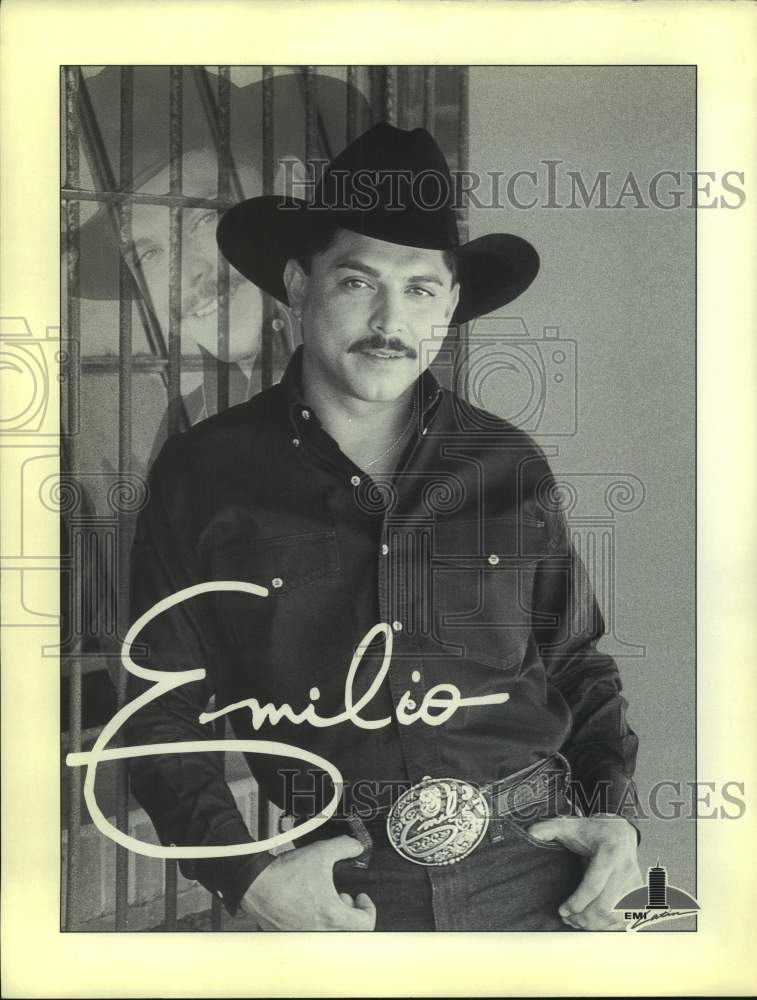 2000 Press Photo Emilio Guerrero, Tejano music singer and musician. - sap20898- Historic Images