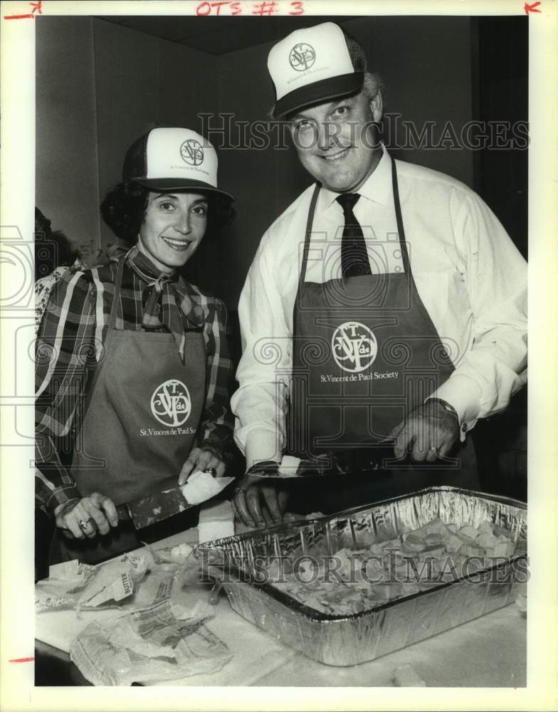 1990 Press Photo Lydia Alegria and Judge John Specia at St. Vincent De Paul.- Historic Images