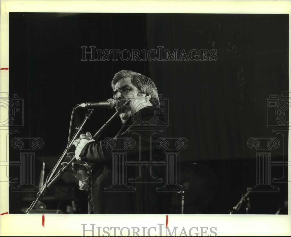 1983 Press Photo Opry House Musician Paul Elizondo and Inaugural Performance- Historic Images