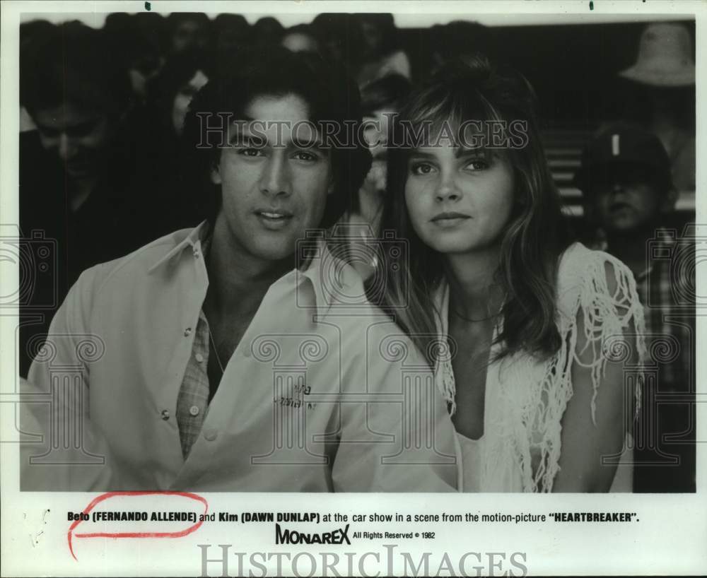 1982 Press Photo Actors Fernando Allende and Dawn Dunlap in "Heartbreaker" Scene- Historic Images