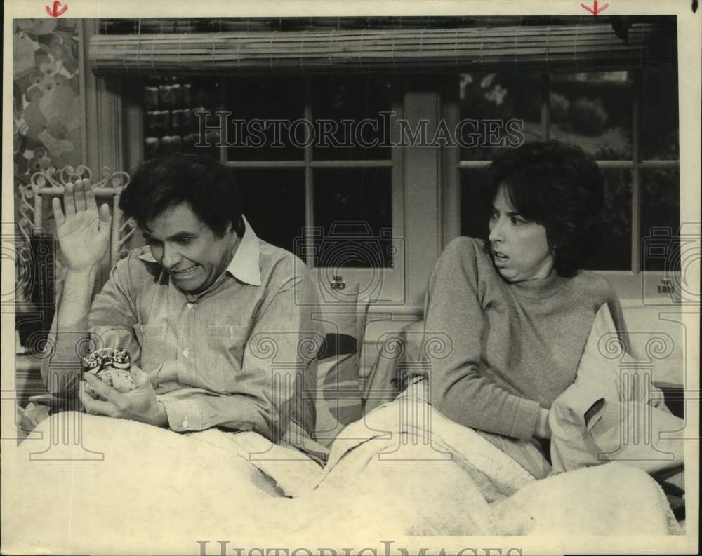 1977 Press Photo Actors Oliver Clark and Beverly Archer in We&#39;ve Got Each Other- Historic Images