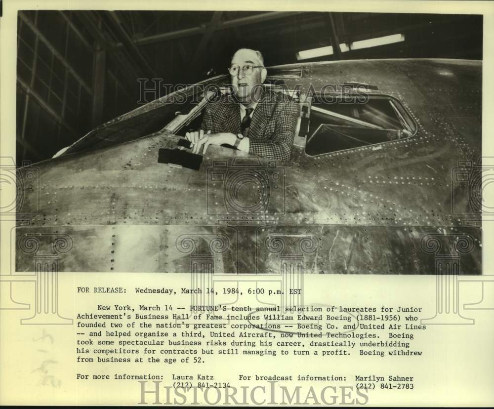 1984 Press Photo William Edward Boeing, CEO of Boeing Co. leans head out plane- Historic Images