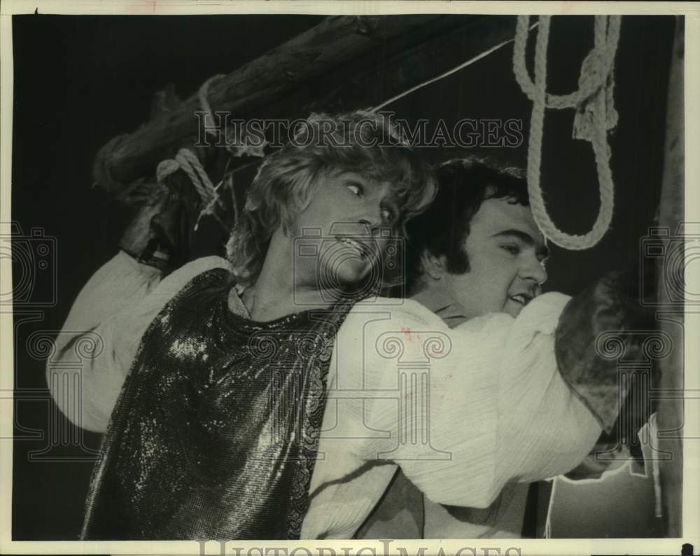 1983 Press Photo Actors Jeff Conaway, Walter Olkewicz in "Wizards and Warriors"- Historic Images