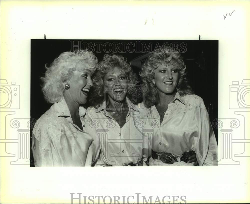 1987 Press Photo Jill, Jann, Jackie of The Cones Sisters at Cattle Baron&#39;s Gala- Historic Images