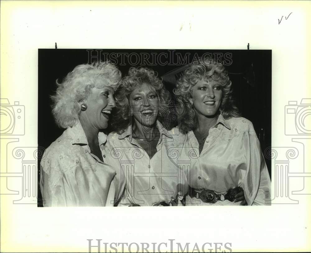 1987 Press Photo Jill, Jann, Jackie of The Cones Sisters at Cattle Baron's Gala- Historic Images
