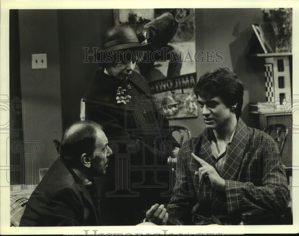 1975 Press Photo King Donovan, Imogene Coca, and Peter Coffield in ABC TV Show- Historic Images