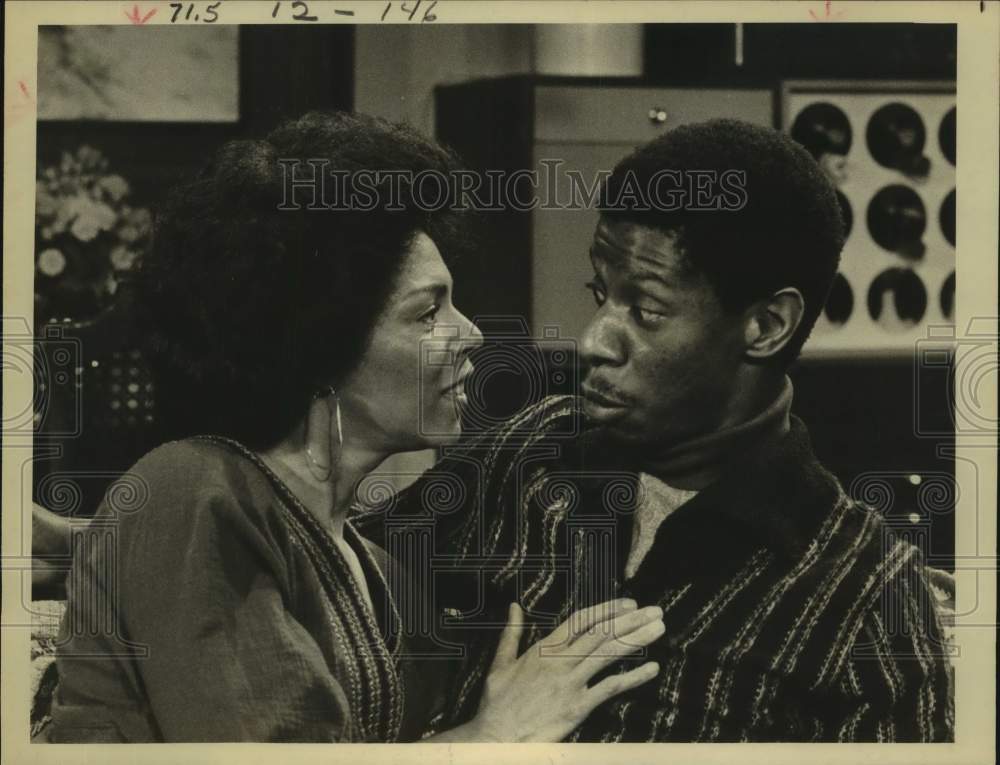 1977 Press Photo Actors Rosiland Cash, Jimmie Walker in "Good Times" on CBS TV- Historic Images