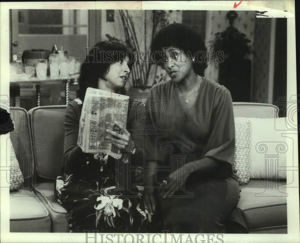 1981 Press Photo Actresses in show scene of "The Jeffersons" on Television- Historic Images