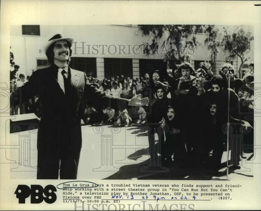 1977 Press Photo Actor Tom La Grua, co-stars in &quot;You can Run But You Can&#39;t Hide&quot;- Historic Images