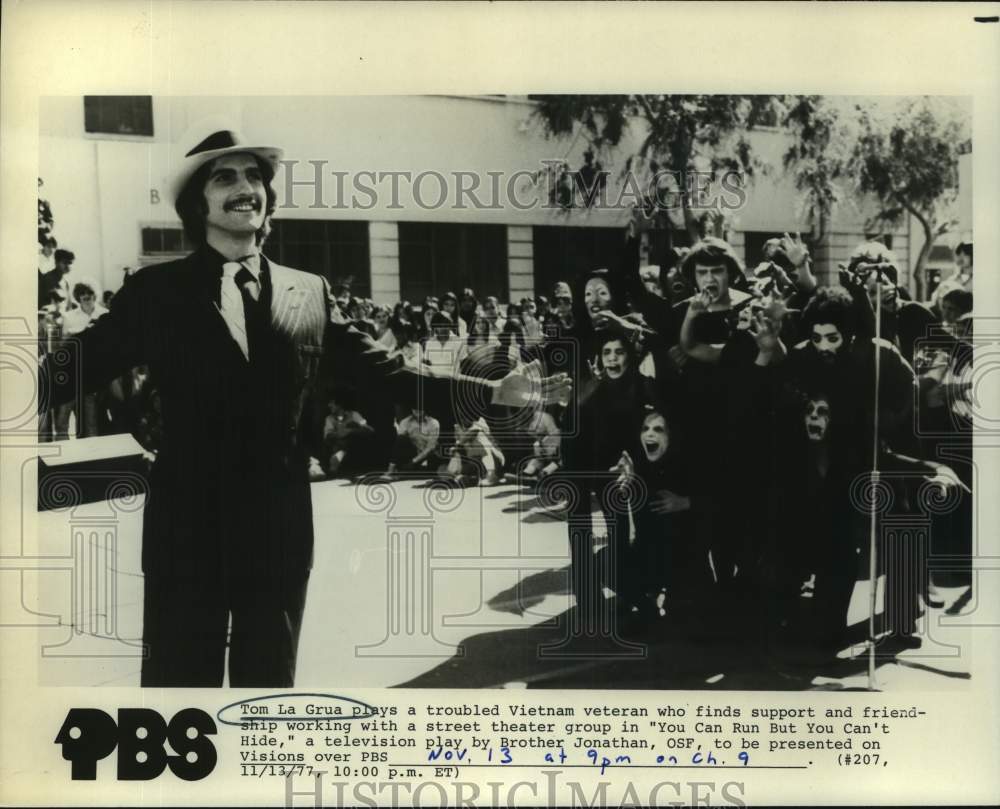1977 Press Photo Actor Tom La Grua, co-stars in "You can Run But You Can't Hide"- Historic Images
