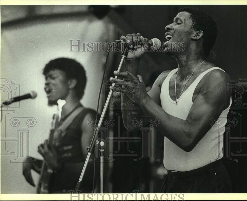 1986 Press Photo The Band La Franz performs at Alamo Plaza in Texas - sap21603- Historic Images