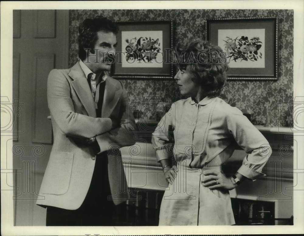 1977 Press Photo Actors Joel Crothers, Holland Taylor in &quot;Edge of Night&quot; on ABC- Historic Images