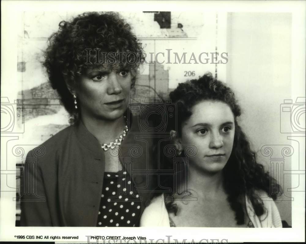 1995 Press Photo Actresses Gretchen Corbett, Winslow Corbett on CBS Television- Historic Images