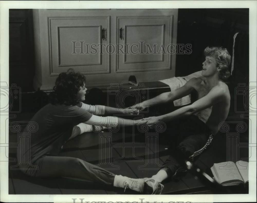 1982 Press Photo Actors Pamela Sue Martin and Al Corley in "Dynasty" on ABC-TV- Historic Images