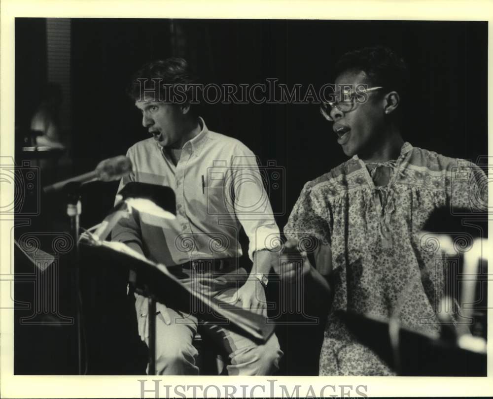 1983 Press Photo David Eisler and Francine Reed at Majestic Theater singing- Historic Images