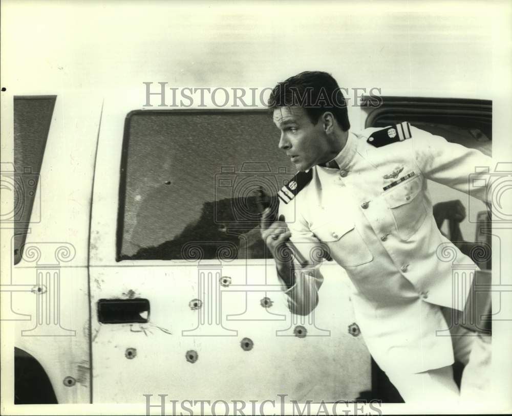 1995 Press Photo Actor David James Elliott in Television&#39;s &quot;JAG&quot; Scene- Historic Images