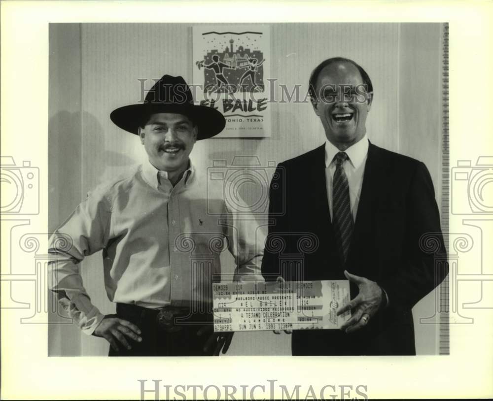 1993 Press Photo Emilio Navairo hands Mayor Nelson Wolff ticket for El Baile- Historic Images