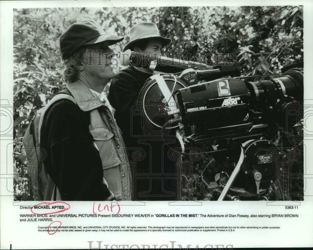 1988 Press Photo Director Michael Apted on set of "Gorillas in the Mist" movie- Historic Images