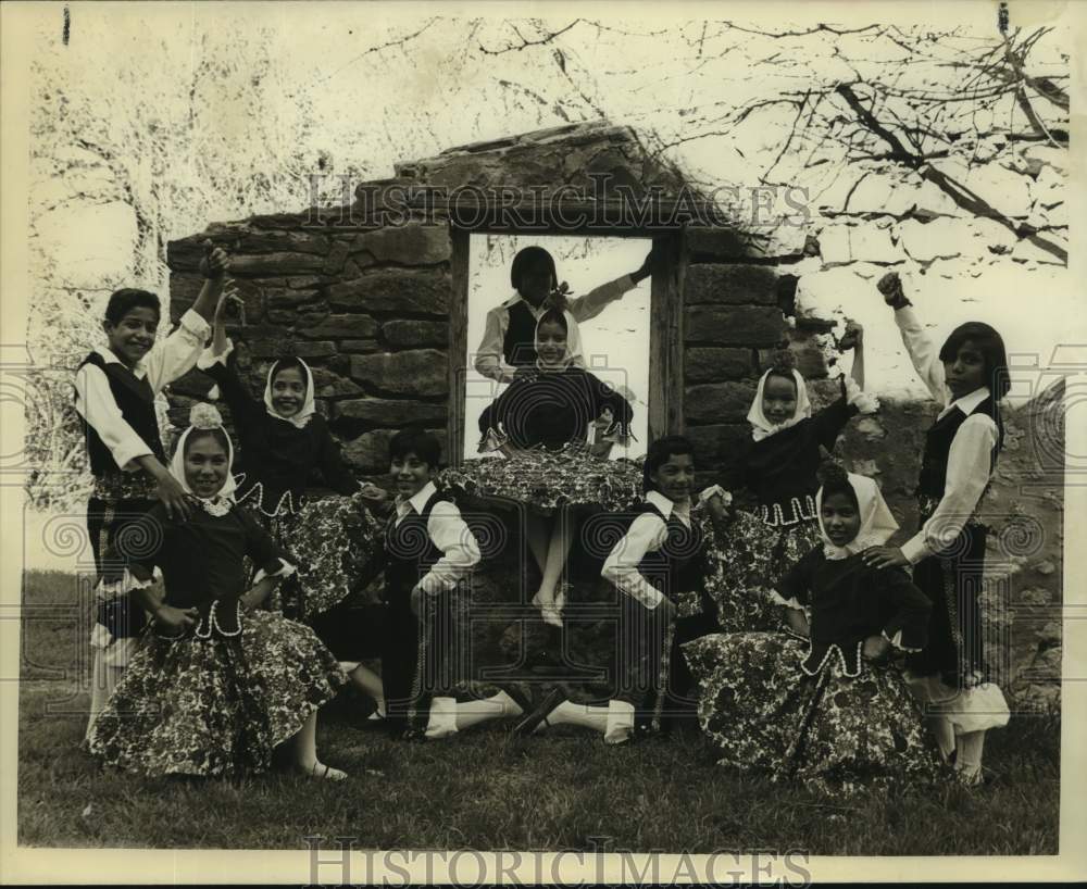 Press Photo Dancers with &quot;Los Flamencos de San Antonio&quot; - sap21792- Historic Images