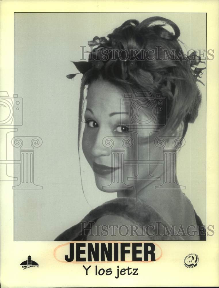 2001 Press Photo Jennifer Y Los Jets, Entertainer in closeup - sap21926- Historic Images