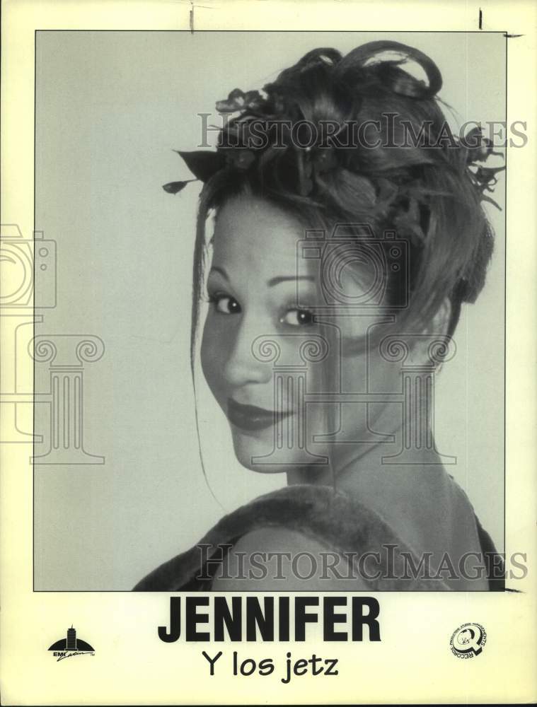 1999 Press Photo Entertainer Jennifer Y Los Jetz, Singer in closeup - sap21930- Historic Images