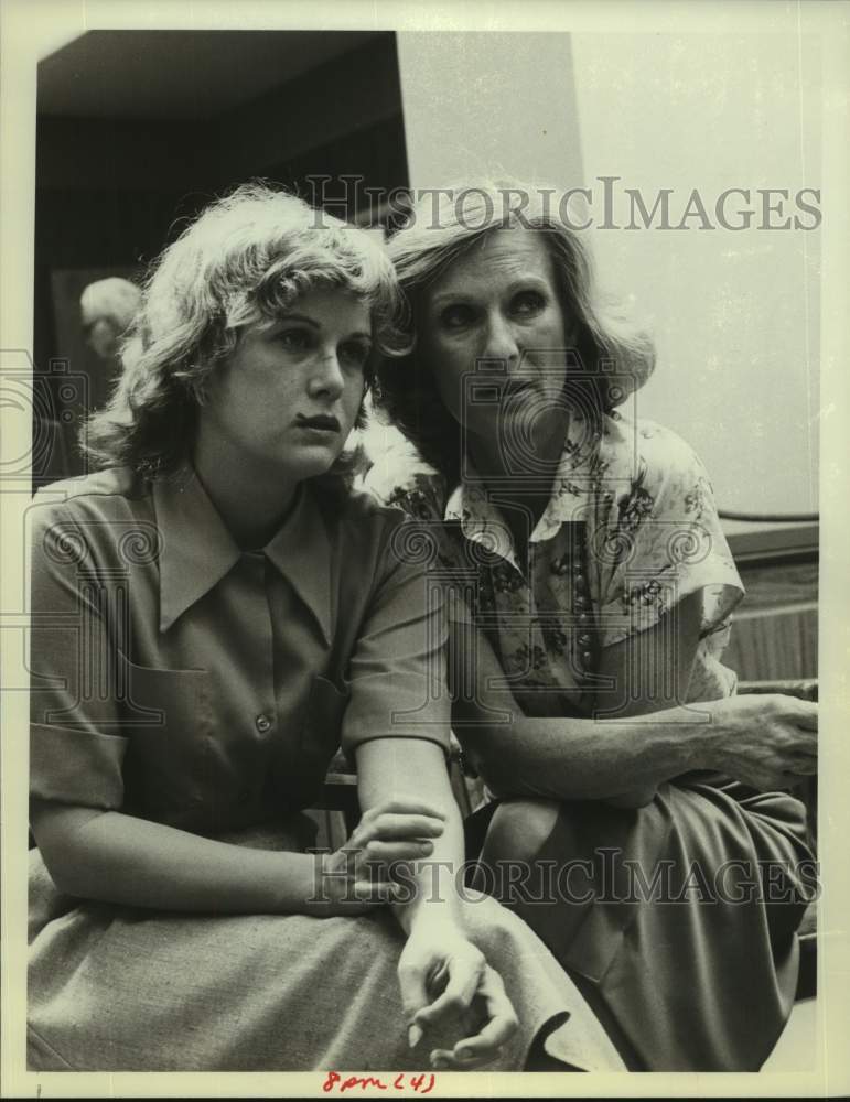 1981 Press Photo Actress Season Hubley and Co-Star in "Mrs. R's Daughter" Movie- Historic Images
