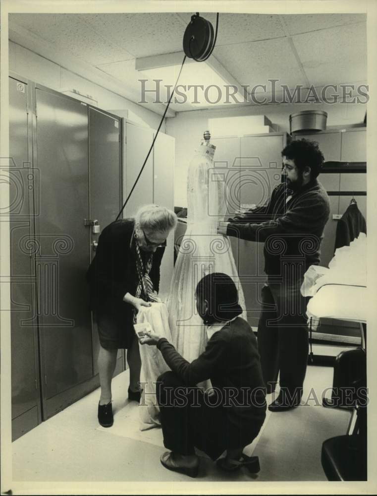 1980 Press Photo Peysa Salten, Andrea Ross, Robert Anton in Search for Tomorrow- Historic Images