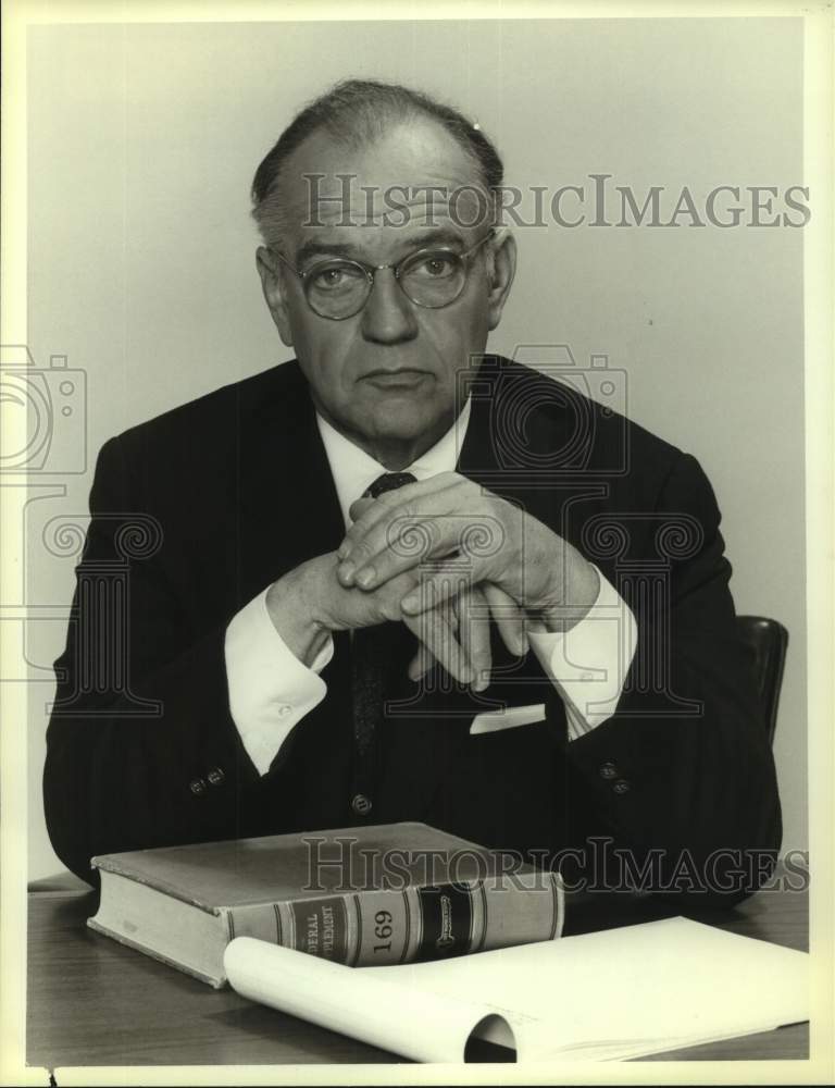 1986 Press Photo Actor Richard Dysart co-star on 'L.A. Law' on NBC-TV- Historic Images