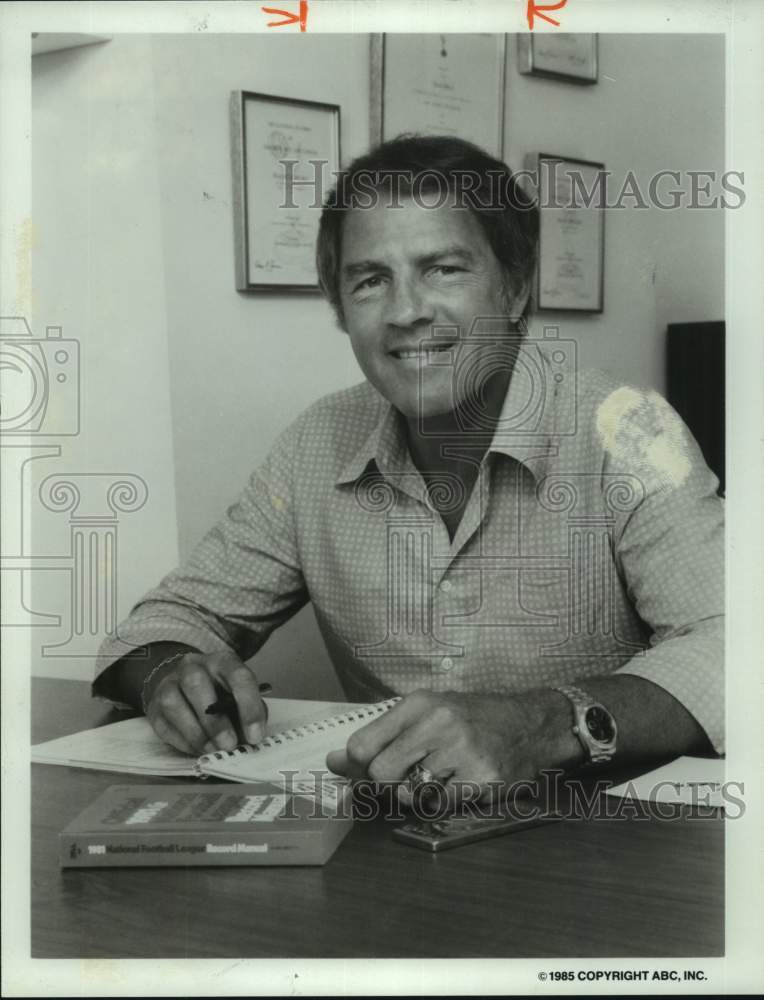 1985 Press Photo Sports commentator Frank Gifford - sap22218- Historic Images