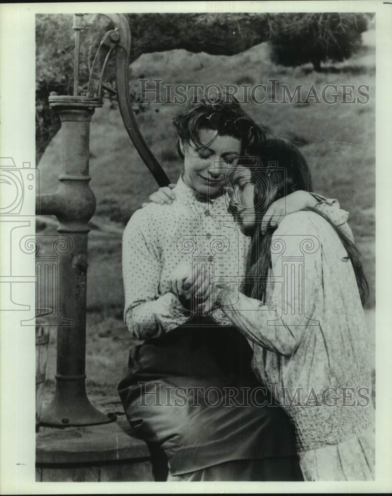 1979 Press Photo Patty Duke Astin &amp; Melissa Gilbert in The Miracle Worker.- Historic Images