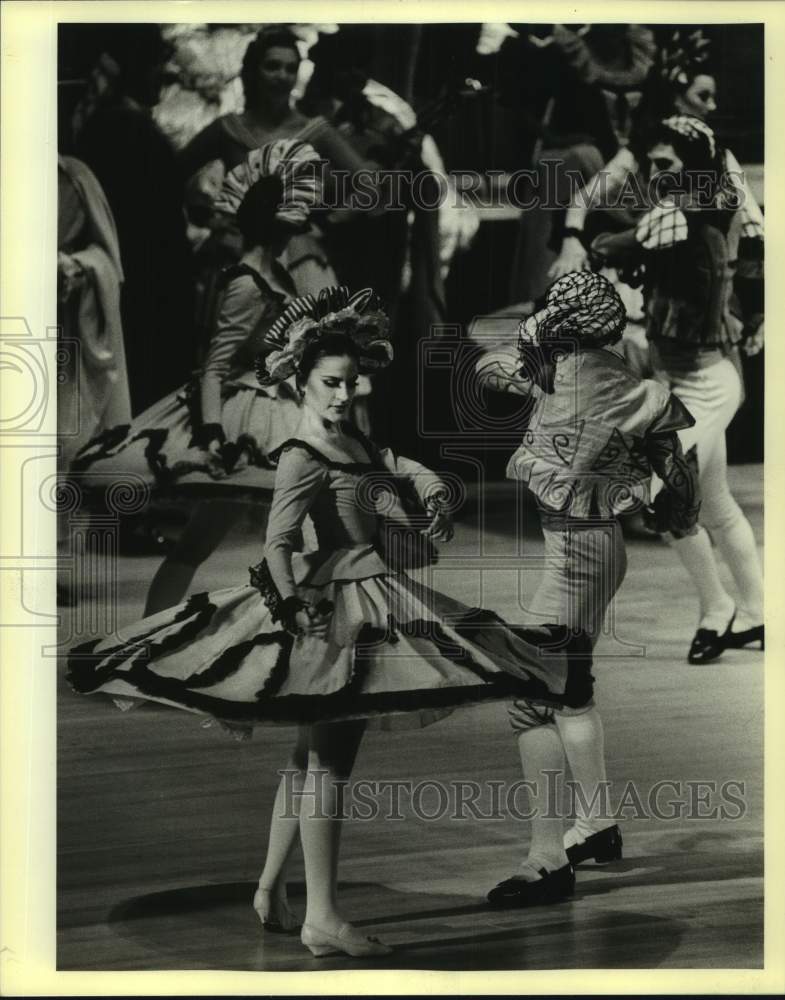 1985 Press Photo Antologia de la Zarauela Operetta Dancers at Performance- Historic Images