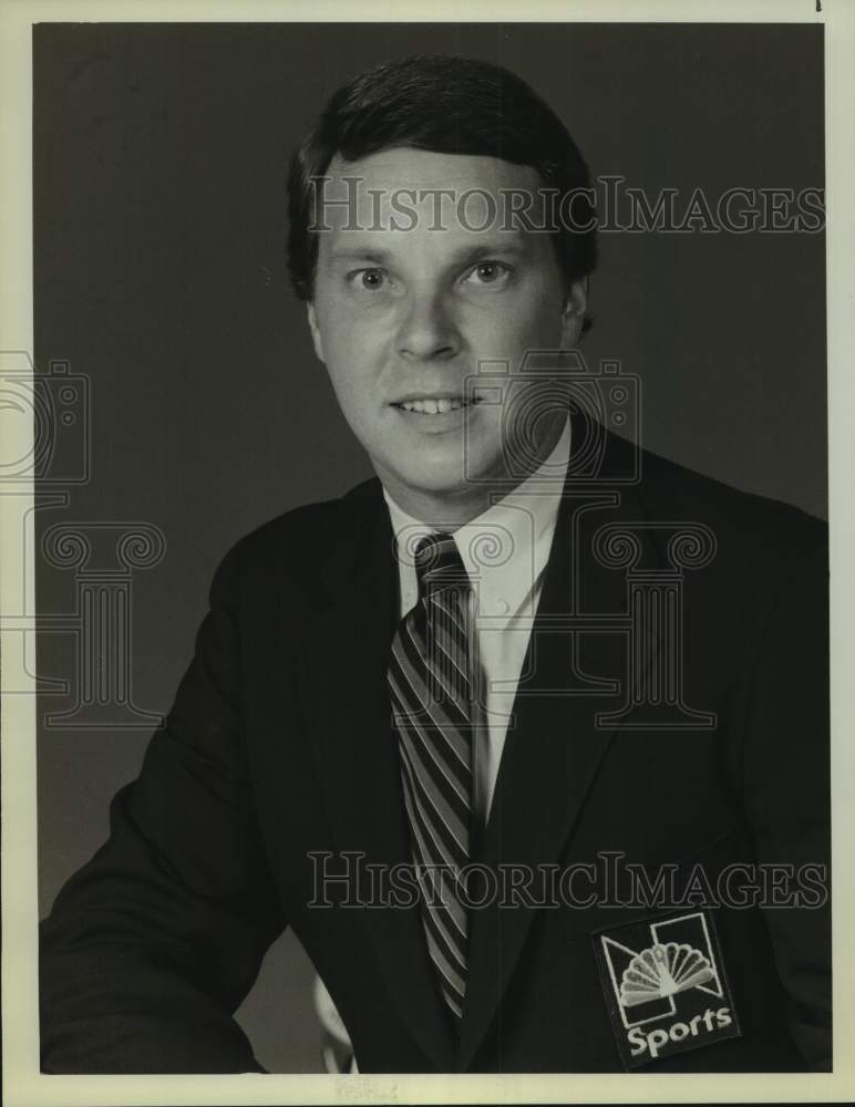 1982 Press Photo Byron Day, Sportscaster for NBC on &quot;NFL &#39;82&quot; - sap22437- Historic Images