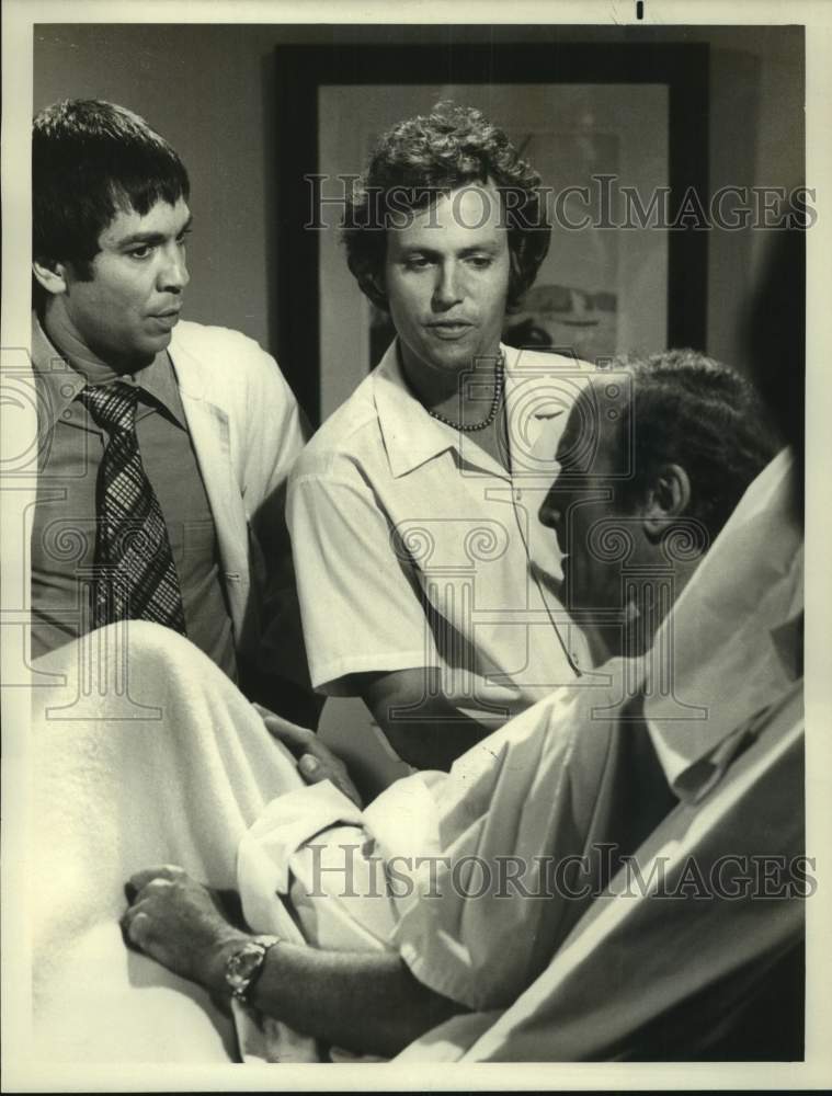1975 Press Photo Actors Victor Campos, Cliff DeYoung on "Doctors Hospital"- Historic Images