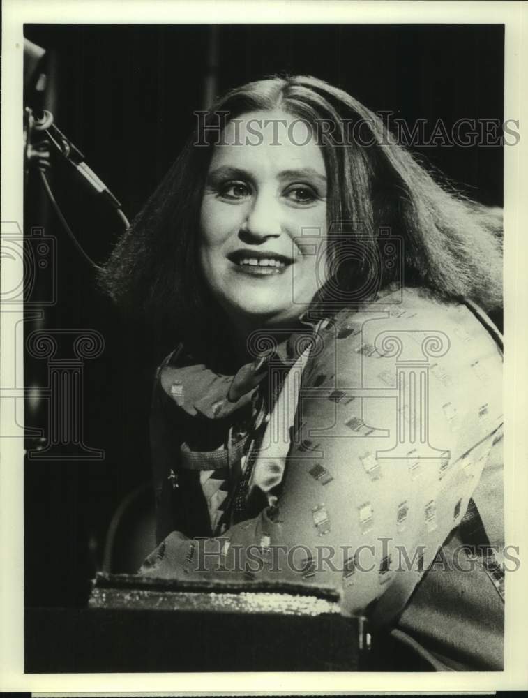 1976 Press Photo Actress Judith Cohen on Television's "A Year At The Top"- Historic Images