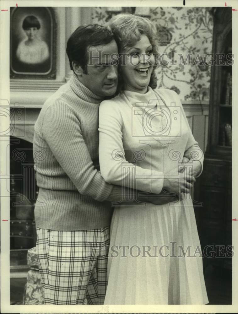 1975 Press Photo Actors Ron Carey and Candy Azaara in "The Montefuscos" on NBC- Historic Images