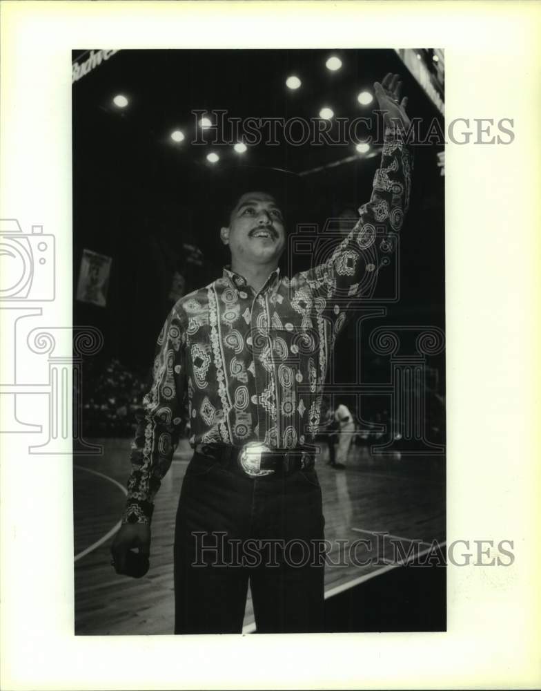 1994 Press Photo Emilio Naviara, Tejano Star at Alamodome Stay in School Rally- Historic Images