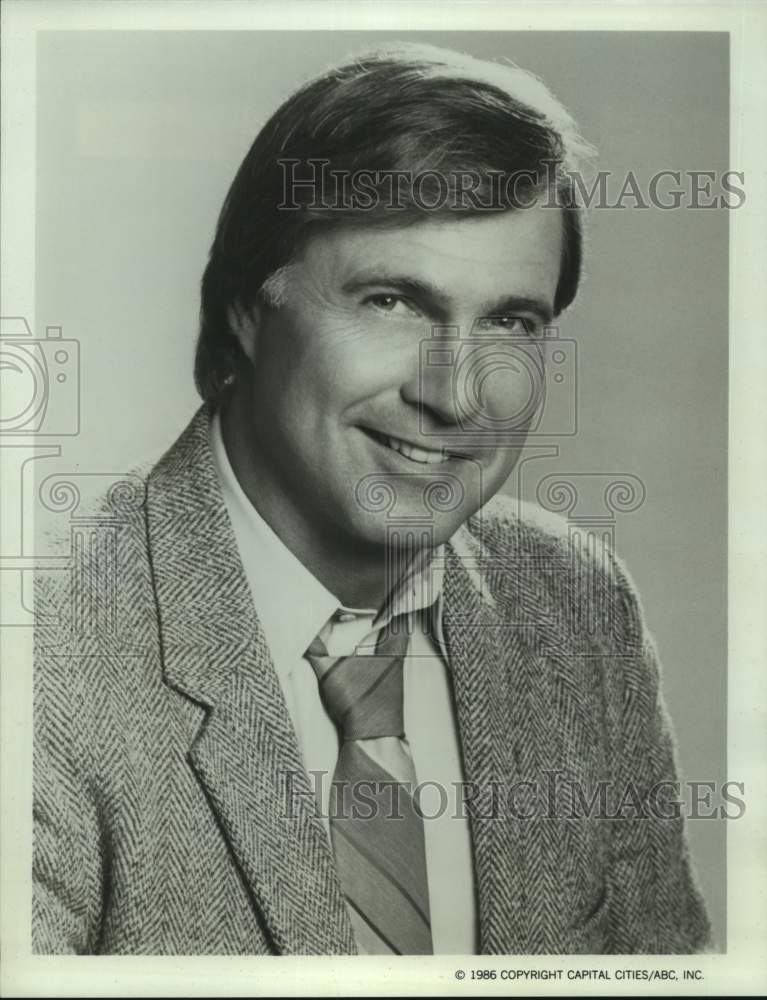 1986 Press Photo Actor Gil Gerard stars in "Sidekicks" on ABC Television- Historic Images