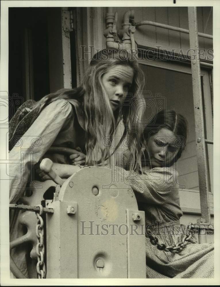 1976 Press Photo Actresses Melissa Sue Anderson, Melissa Gilbert on NBC TV- Historic Images