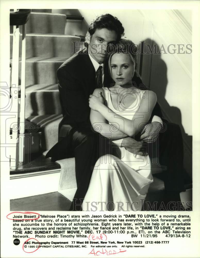 1995 Press Photo Actors Josie Bissett and Jason Gedrick in "Dare to Love" on ABC- Historic Images