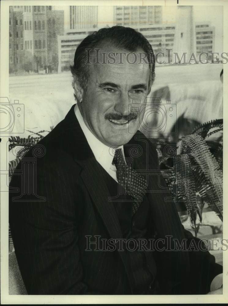 1983 Press Photo Actor Dabney Coleman on "Buffalo Bill" Show on NBC Television- Historic Images