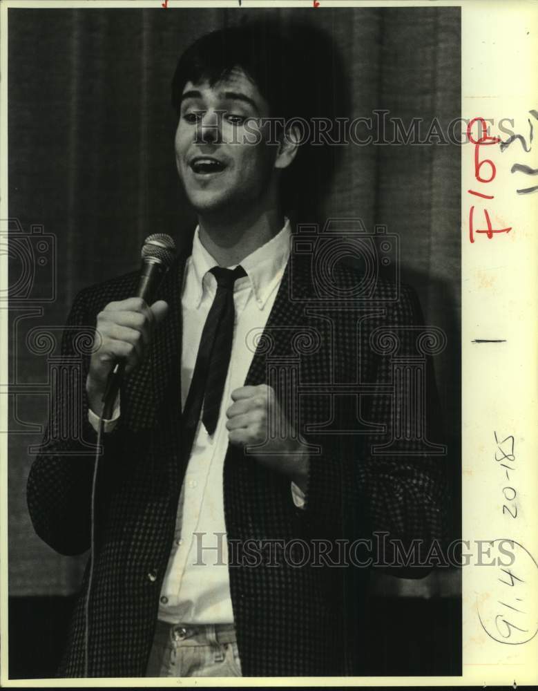 1986 Press Photo Mark Louis of WOAI performing, Entertainer - sap22909- Historic Images