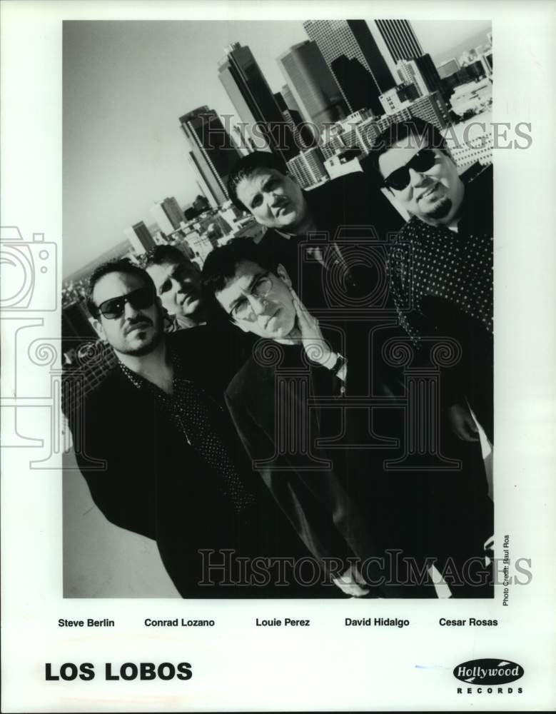 2000 Press Photo Five Members of the band Los Lobos, Entertainers - sap23017- Historic Images