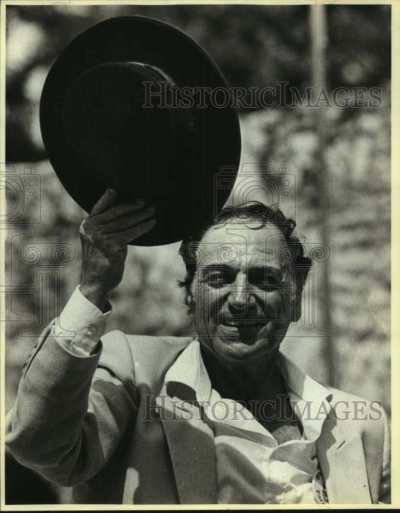 1985 Press Photo Rey feo Parade at Alamo Plaza of Jose Greco, Flamenco Dancer- Historic Images