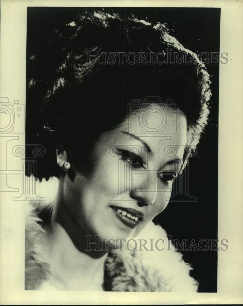 1987 Press Photo Atsuko Azuma, Entertainer - sap23425- Historic Images