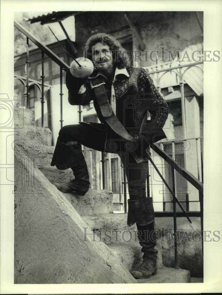 1976 Press Photo Actor Rene Auberjonois in &quot;Panache&quot; on ABC Television- Historic Images