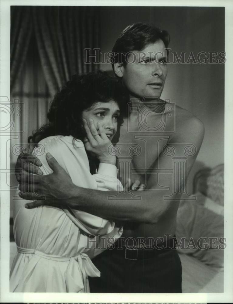 1984 Press Photo Actors Doug Barr and Deborah Van Valkenburgh in &quot;Hotel&quot; on ABC- Historic Images